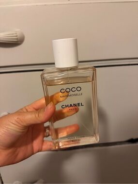 CHANEL Coco Mademoiselle Body Oil - Clear Bottle with White Cap